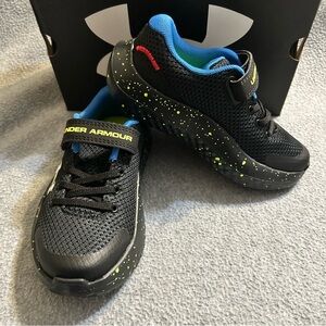 Under Armour Surge 4  Sneakers Boys US 11 Black Running Shoes NIB
